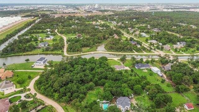 3515 E Bayou Drive, Shoreacres, TX 77571