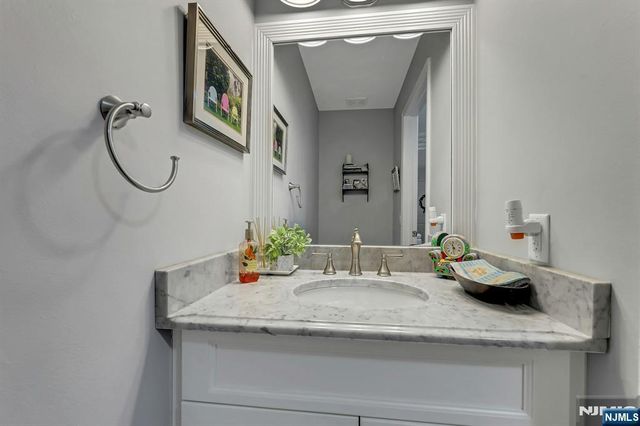 2332 Oliver Court, Mahwah, NJ 07430