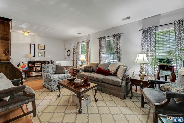 2332 Oliver Court, Mahwah, NJ 07430