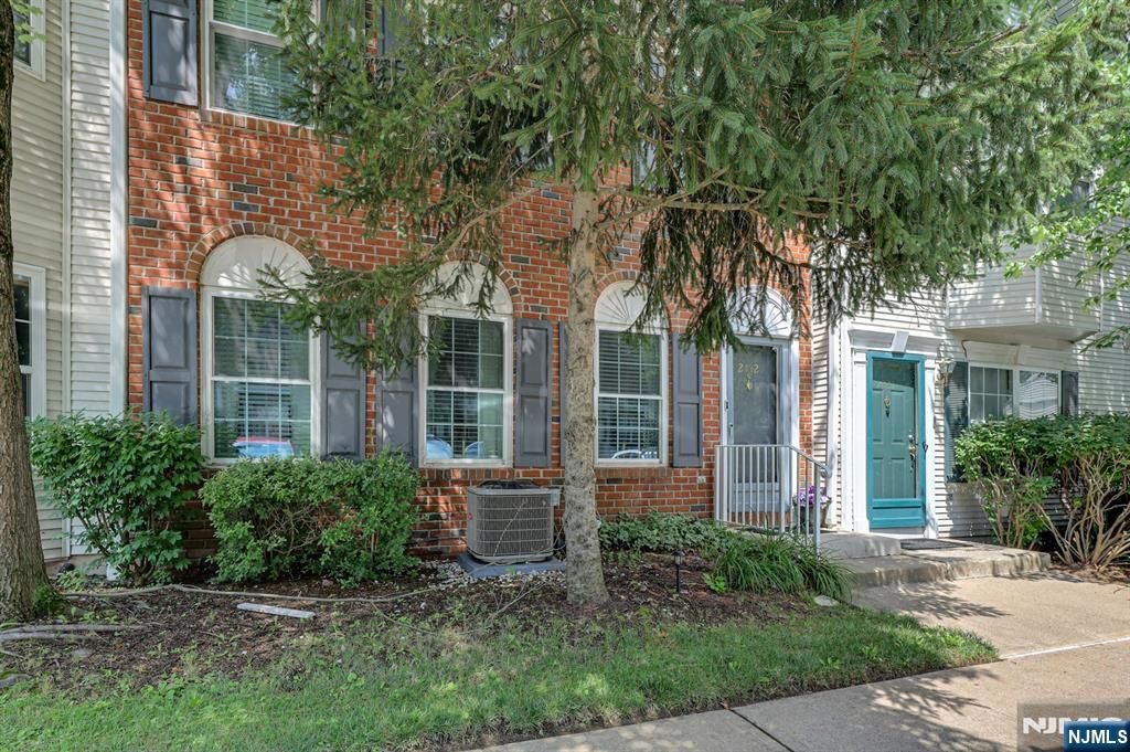 2332 Oliver Court, Mahwah, NJ 07430