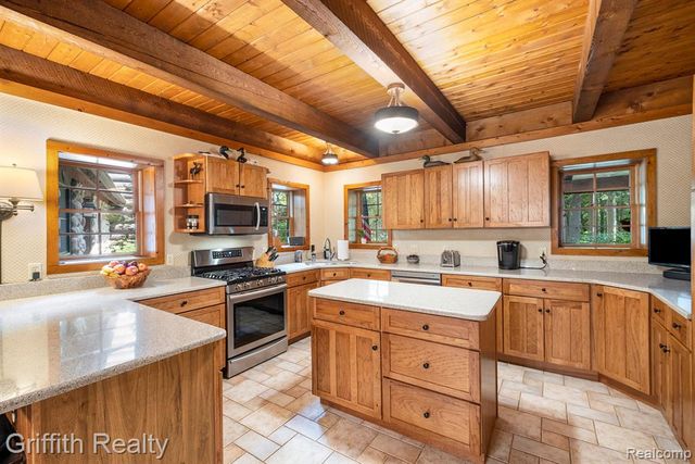 11245 Guyn Drive, Brighton, MI 48114