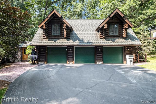 11245 Guyn Drive, Brighton, MI 48114