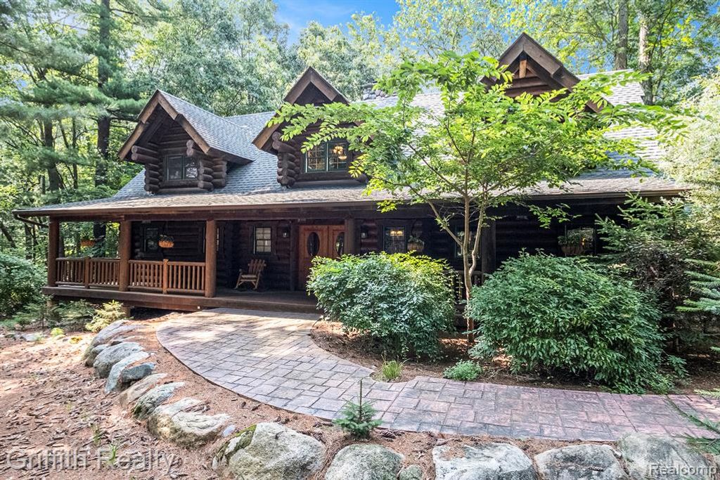 11245 Guyn Drive, Brighton, MI 48114