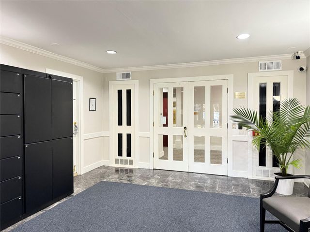 357 N Post Oak Lane 209, Houston, TX 77024