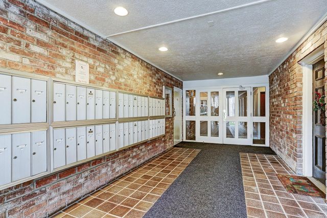 357 N Post Oak Lane 209, Houston, TX 77024