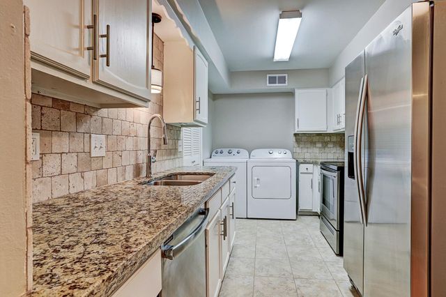 357 N Post Oak Lane 209, Houston, TX 77024