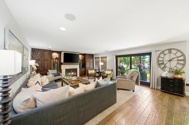 9033 Laguna Lake Way, Elk Grove, CA 95758