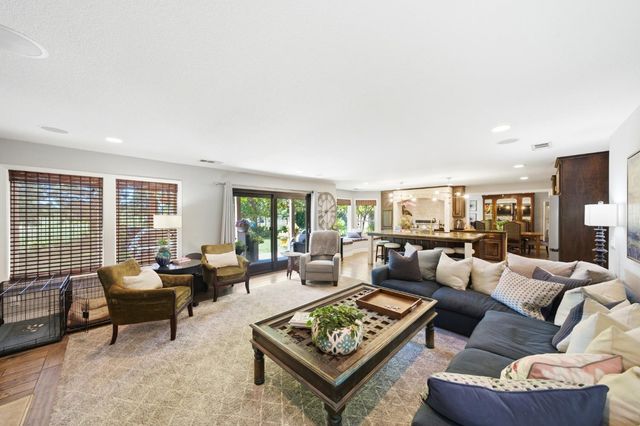 9033 Laguna Lake Way, Elk Grove, CA 95758