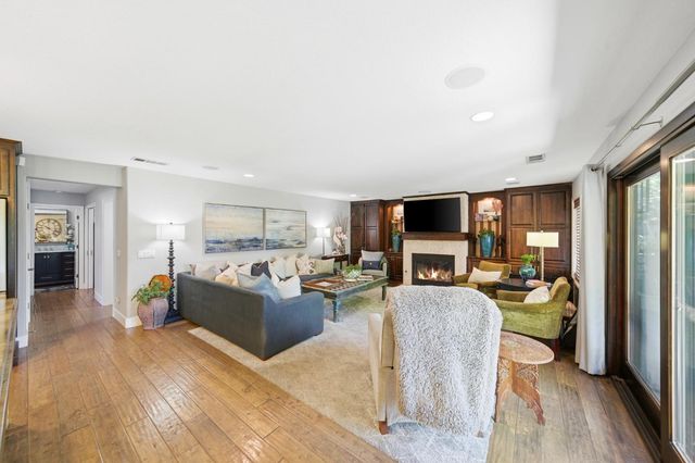9033 Laguna Lake Way, Elk Grove, CA 95758