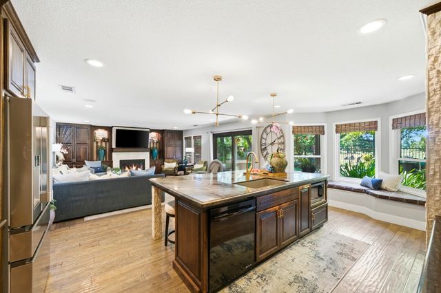 9033 Laguna Lake Way, Elk Grove, CA 95758