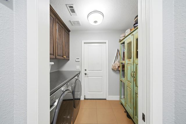 9033 Laguna Lake Way, Elk Grove, CA 95758