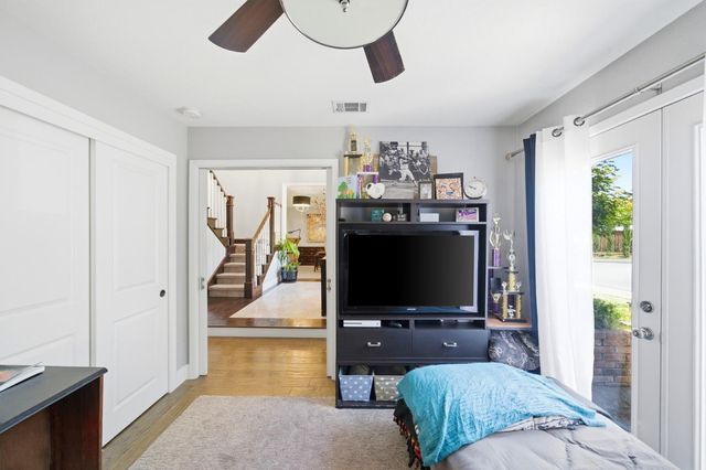9033 Laguna Lake Way, Elk Grove, CA 95758