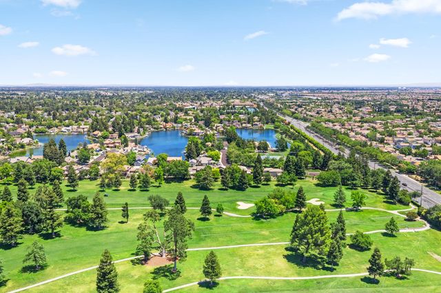 9033 Laguna Lake Way, Elk Grove, CA 95758