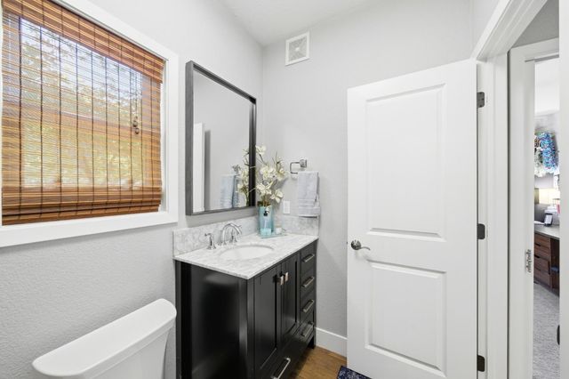 9033 Laguna Lake Way, Elk Grove, CA 95758