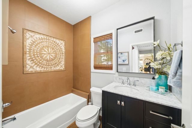 9033 Laguna Lake Way, Elk Grove, CA 95758