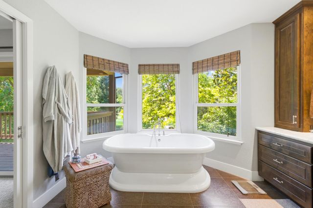 9033 Laguna Lake Way, Elk Grove, CA 95758