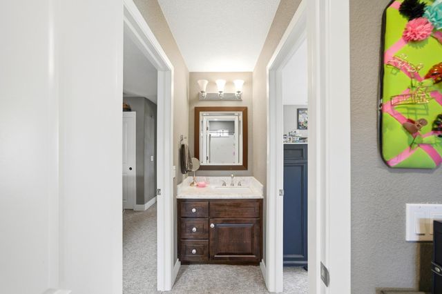 9033 Laguna Lake Way, Elk Grove, CA 95758