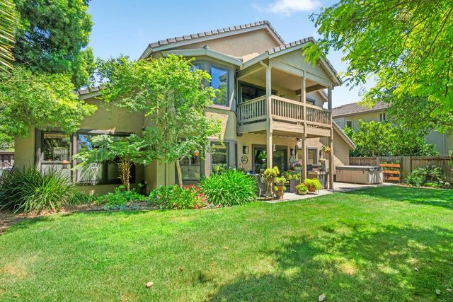 9033 Laguna Lake Way, Elk Grove, CA 95758