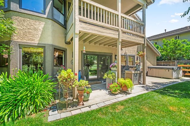 9033 Laguna Lake Way, Elk Grove, CA 95758