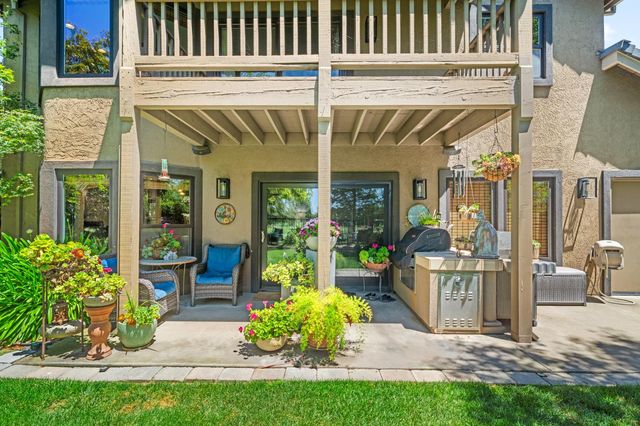 9033 Laguna Lake Way, Elk Grove, CA 95758