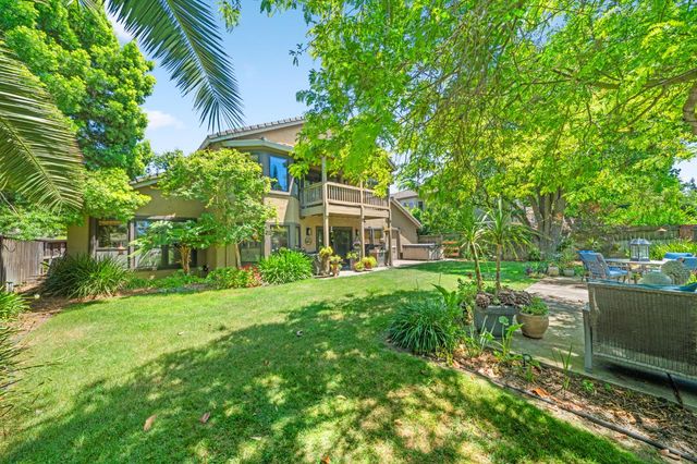 9033 Laguna Lake Way, Elk Grove, CA 95758