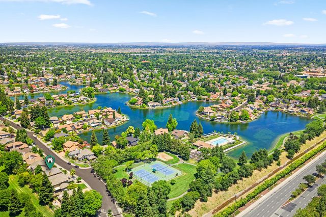 9033 Laguna Lake Way, Elk Grove, CA 95758
