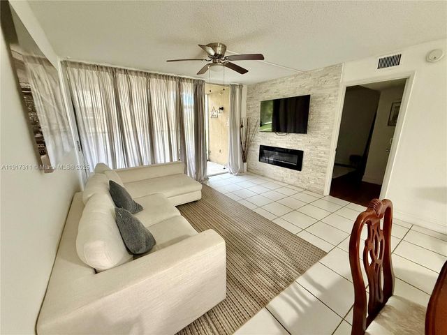8246 NW 24th St 8246, Coral Springs, FL 33065