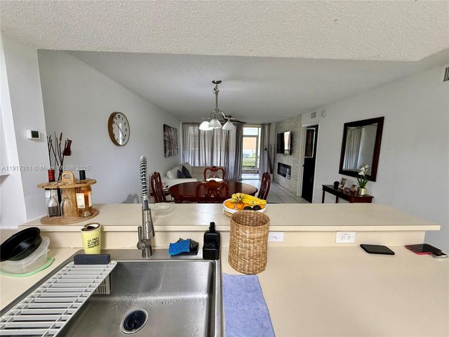 8246 NW 24th St 8246, Coral Springs, FL 33065