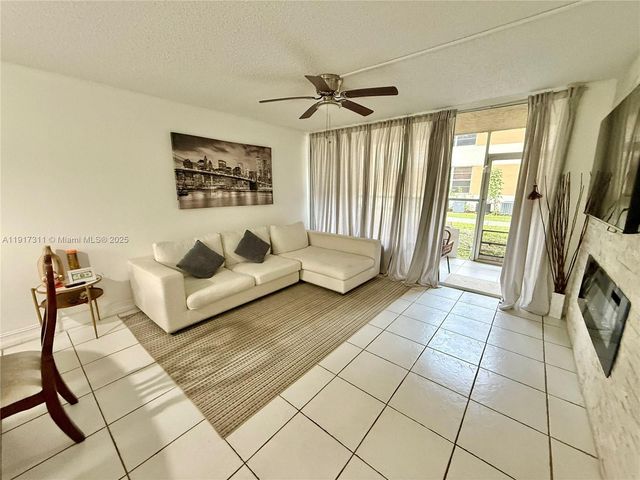 8246 NW 24th St 8246, Coral Springs, FL 33065
