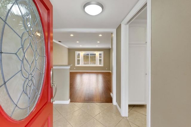 6420 Saint James Dr, Carmichael, CA 95608