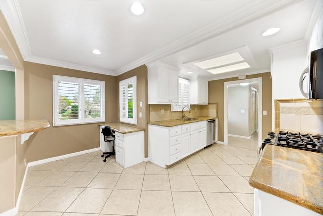 6420 Saint James Dr, Carmichael, CA 95608