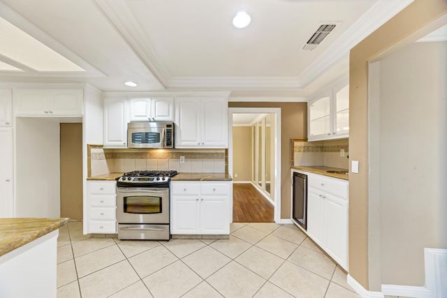 6420 Saint James Dr, Carmichael, CA 95608