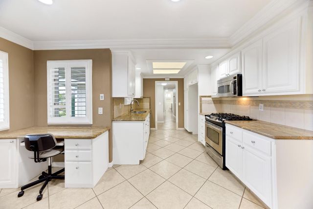 6420 Saint James Dr, Carmichael, CA 95608