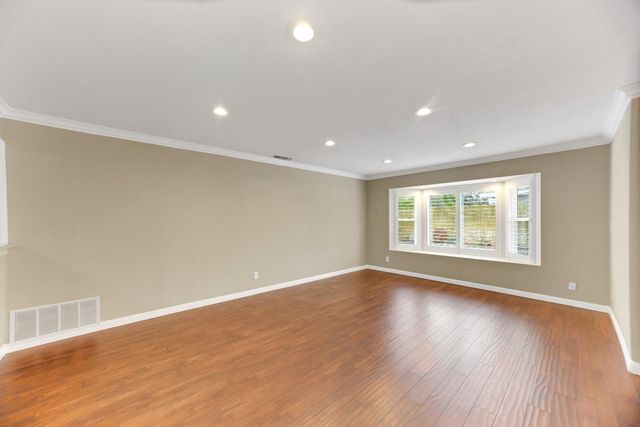 6420 Saint James Dr, Carmichael, CA 95608