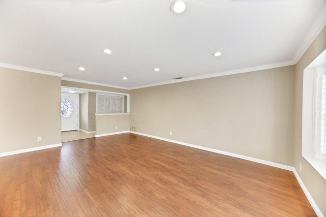 6420 Saint James Dr, Carmichael, CA 95608