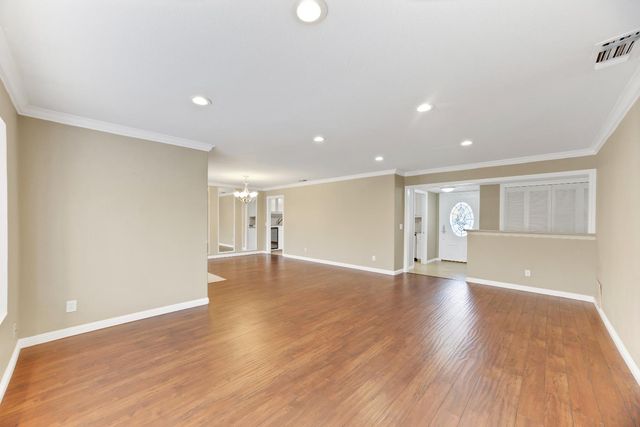 6420 Saint James Dr, Carmichael, CA 95608