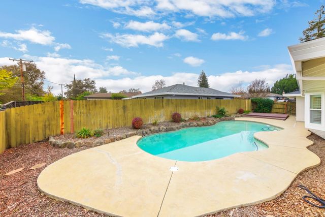 6420 Saint James Dr, Carmichael, CA 95608