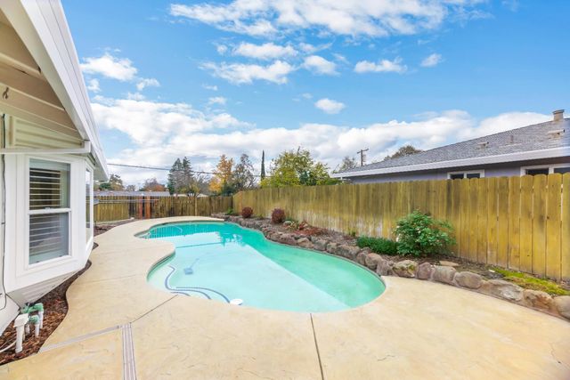 6420 Saint James Dr, Carmichael, CA 95608