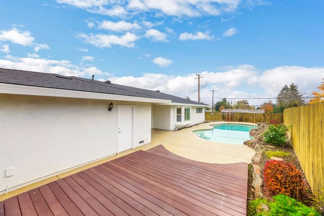 6420 Saint James Dr, Carmichael, CA 95608