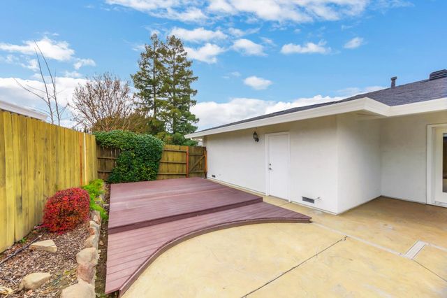 6420 Saint James Dr, Carmichael, CA 95608