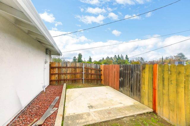 6420 Saint James Dr, Carmichael, CA 95608