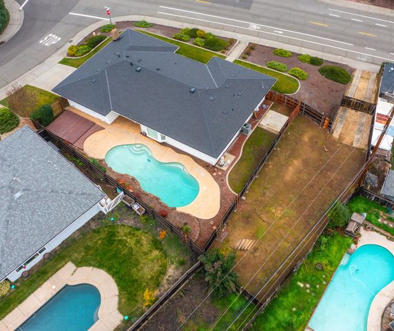 6420 Saint James Dr, Carmichael, CA 95608