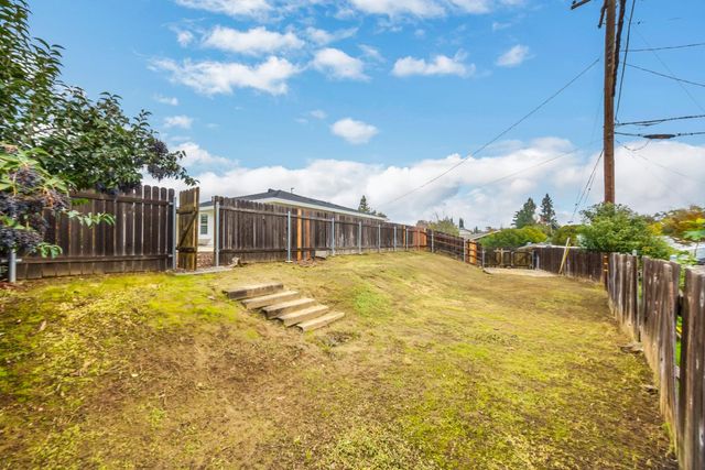 6420 Saint James Dr, Carmichael, CA 95608