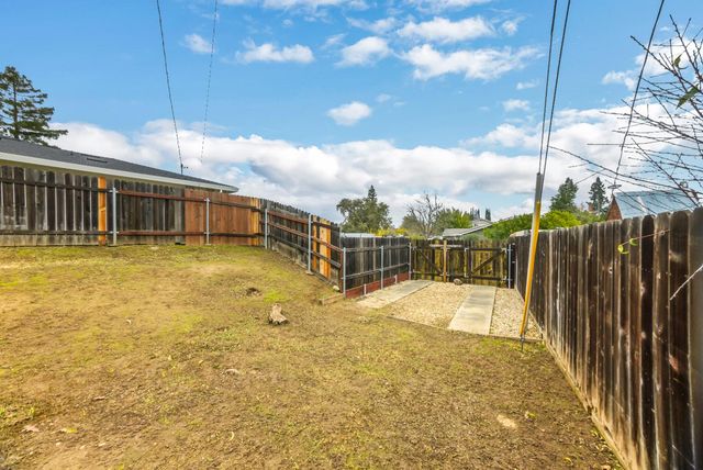 6420 Saint James Dr, Carmichael, CA 95608