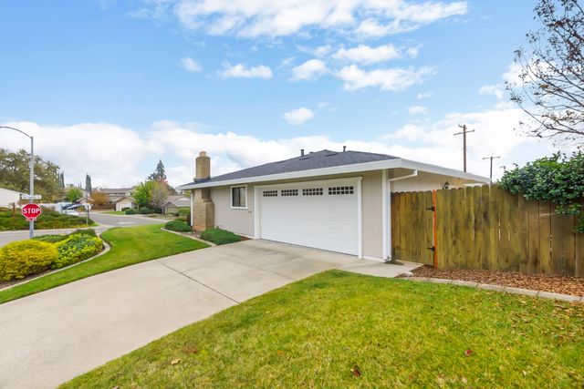 6420 Saint James Dr, Carmichael, CA 95608