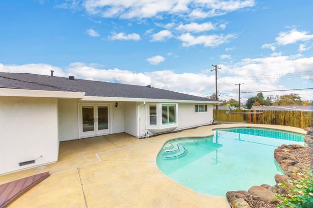 6420 Saint James Dr, Carmichael, CA 95608