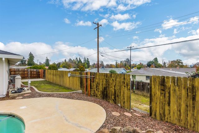 6420 Saint James Dr, Carmichael, CA 95608