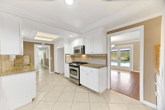 6420 Saint James Dr, Carmichael, CA 95608