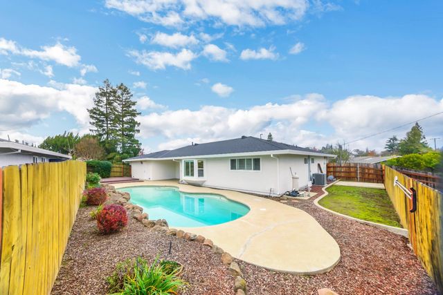 6420 Saint James Dr, Carmichael, CA 95608