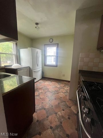 9722 Robinson Avenue, Garfield Heights, OH 44125